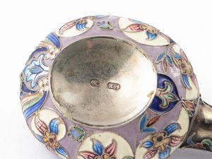 Piccolo kovsh in argento e smalti cloisonn, San Pietroburgo, fine del XIX secolo  - Asta Galanterie e curiosit - Associazione Nazionale - Case d'Asta italiane