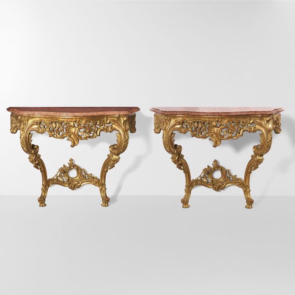 Coppia di consolles a goccia in legno intagliato e dorato. XX secolo  - Asta Decoro in stile antico Palazzo Pugliese - Associazione Nazionale - Case d'Asta italiane