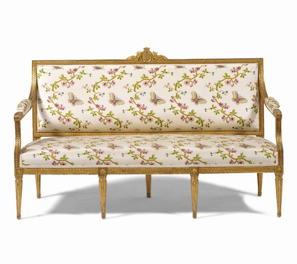 Divano in legno intagliato e dorato. XX secolo  - Asta Decoro in stile antico Palazzo Pugliese - Associazione Nazionale - Case d'Asta italiane