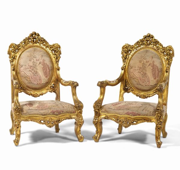 Coppia di poltrone in legno intagliato e dorato. Inizio XX secolo  - Asta Decoro in stile antico Palazzo Pugliese - Associazione Nazionale - Case d'Asta italiane