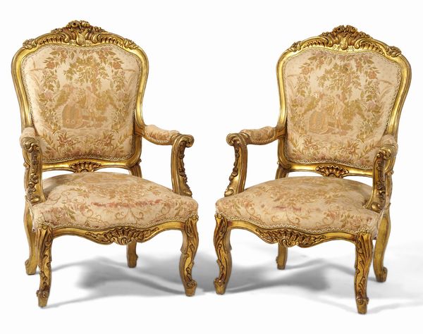 Coppia di poltrone in legno intagliato e dorato. XX secolo  - Asta Decoro in stile antico Palazzo Pugliese - Associazione Nazionale - Case d'Asta italiane