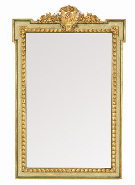 Specchiera in legno intagliato e dorato. XX secolo  - Asta Decoro in stile antico Palazzo Pugliese - Associazione Nazionale - Case d'Asta italiane