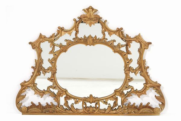 Coppia di specchiere in legno intagliato e dorato. Inizio XX secolo  - Asta Decoro in stile antico Palazzo Pugliese - Associazione Nazionale - Case d'Asta italiane