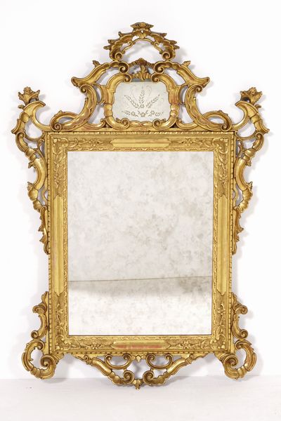 Coppia di specchiere in legno intagliato e dorato. Italia XIX-XX secolo  - Asta Decoro in stile antico Palazzo Pugliese - Associazione Nazionale - Case d'Asta italiane