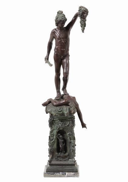 Perseo con la testa di Medusa. Da Benvenuto Cellini. Fonditore italiano del XX secolo  - Asta Decoro in stile antico Palazzo Pugliese - Associazione Nazionale - Case d'Asta italiane