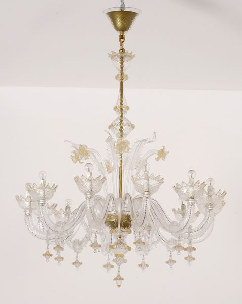 Lampadario a dodici braccia in cristallo di Murano bianco e oro  - Asta Decoro in stile antico Palazzo Pugliese - Associazione Nazionale - Case d'Asta italiane
