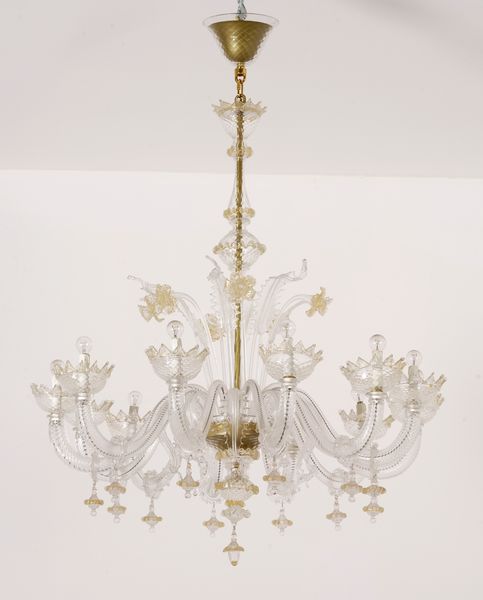 Lampadario a dodici braccia in cristallo di Murano bianco e oro  - Asta Decoro in stile antico Palazzo Pugliese - Associazione Nazionale - Case d'Asta italiane