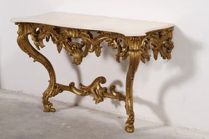 Consolle in legno intagliato e dorato. XX secolo  - Asta Decoro in stile antico Palazzo Pugliese - Associazione Nazionale - Case d'Asta italiane
