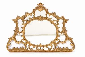 Coppia di specchiere in legno intagliato e dorato. Inizio XX secolo  - Asta Decoro in stile antico Palazzo Pugliese - Associazione Nazionale - Case d'Asta italiane