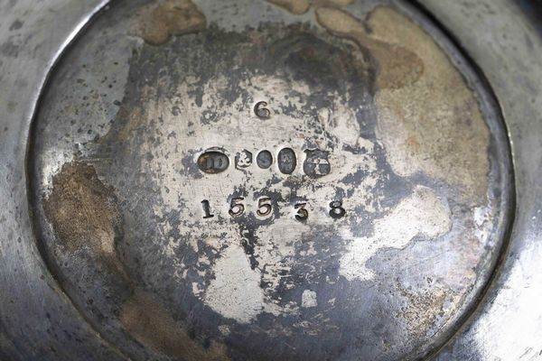 Portavivande e una teiera in sheffield  - Asta Antiquariato - Associazione Nazionale - Case d'Asta italiane