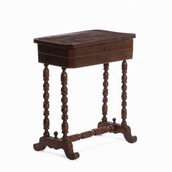 Tavolino da lavoro in legno. XIX-XX secolo  - Asta Antiquariato - Associazione Nazionale - Case d'Asta italiane