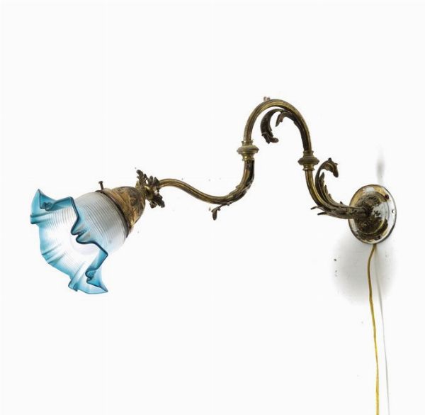 Applique liberty con braccio snodabile  - Asta Antiquariato - Associazione Nazionale - Case d'Asta italiane