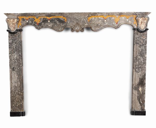 Camino in marmo grigio intarsiato. XVIII secolo  - Asta Antiquariato - Associazione Nazionale - Case d'Asta italiane