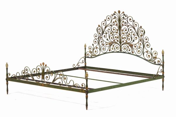 Letto in ferro battuto e dipinto. XIX secolo  - Asta Antiquariato - Associazione Nazionale - Case d'Asta italiane