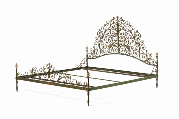 Letto in ferro battuto e dipinto. XIX secolo  - Asta Antiquariato - Associazione Nazionale - Case d'Asta italiane