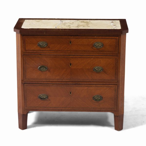 Piccolo cassettone lastronato in bois de rose. Inghilterra, XIX secolo  - Asta Antiquariato - Associazione Nazionale - Case d'Asta italiane