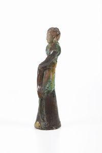 Figurina femminile in terracotta smaltata, Cina, XX secolo  - Asta Antiquariato - Associazione Nazionale - Case d'Asta italiane