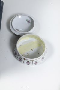 Lotto misto di oggetti in vetro e ceramica  - Asta Antiquariato - Associazione Nazionale - Case d'Asta italiane