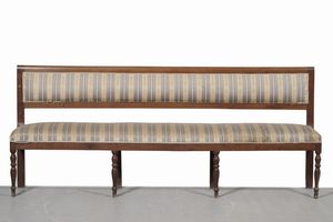 Coppia di divani in legno. XVIII-XIX secolo  - Asta Antiquariato - Associazione Nazionale - Case d'Asta italiane
