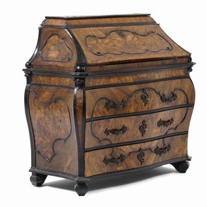 Ribalta ad urna lastronata con profili ebanzzati. XX secolo  - Asta Antiquariato - Associazione Nazionale - Case d'Asta italiane