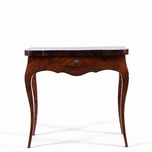 Tavolino da gioco a libro lastronato in palissandro e intarsiato in bois de rose, Genova XVIII secolo  - Asta Antiquariato - Associazione Nazionale - Case d'Asta italiane