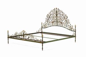Letto in ferro battuto e dipinto. XIX secolo  - Asta Antiquariato - Associazione Nazionale - Case d'Asta italiane