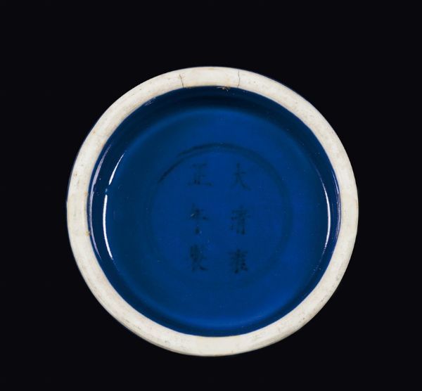 Vaso Cong in porcellana monocroma blu, Cina, Dinastia Qing, XIX secolo  - Asta Fine Chinese Works of Art - Associazione Nazionale - Case d'Asta italiane