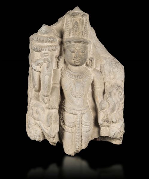 Stele in pietra con figura di divinit stante, India, IX-X secolo  - Asta Fine Chinese Works of Art - Associazione Nazionale - Case d'Asta italiane