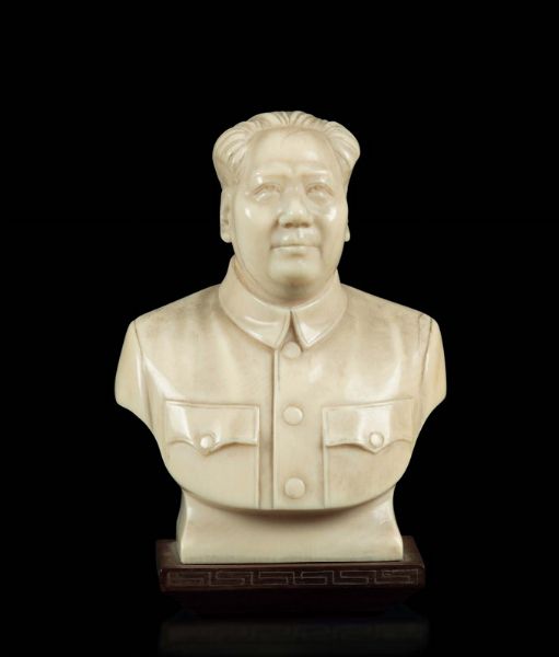 Busto in avorio raffigurante Mao Zedong, Cina, inizi XX secolo  - Asta Fine Chinese Works of Art - Associazione Nazionale - Case d'Asta italiane