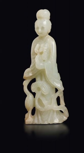 Figura di Guanyin scolpita in giada bianca, Cina, Dinastia Qing, XVIII secolo  - Asta Fine Chinese Works of Art - Associazione Nazionale - Case d'Asta italiane