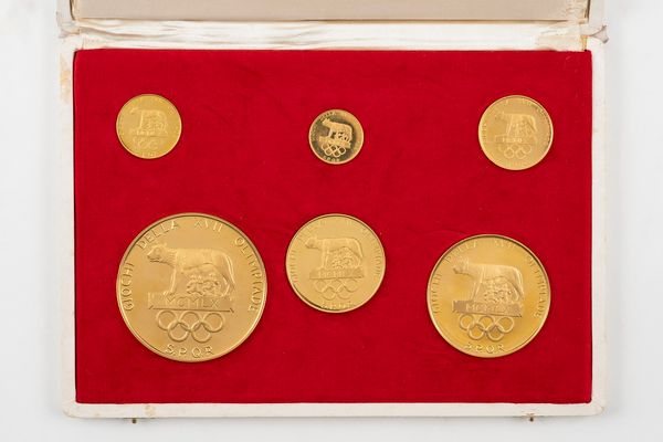 ZECCA DELLO STATO ITALIANO : Serie di 6 medaglie commemorative in oro 900/1000, coniazione ufficiale emessa dal comitato organizzatore dei Giochi Olimpici di Roma 1960, a cura della Numismatica Italiana, coniata dalla Zecca Italiana  - Asta Numismatica - Associazione Nazionale - Case d'Asta italiane