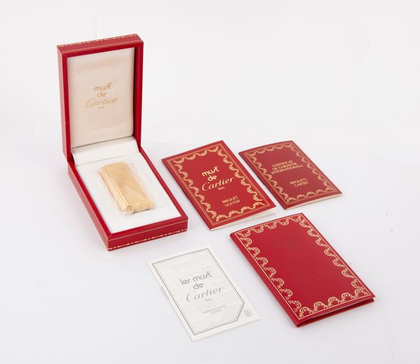 Cartier Must de - Accendino in metallo placcato in oro giallo  - Asta Penne e Accessori da Scrivania - Associazione Nazionale - Case d'Asta italiane