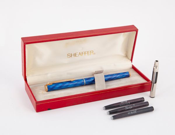 Sheaffer Blu - Penna stilografica in metallo dorato e smalto  - Asta Penne e Accessori da Scrivania - Associazione Nazionale - Case d'Asta italiane
