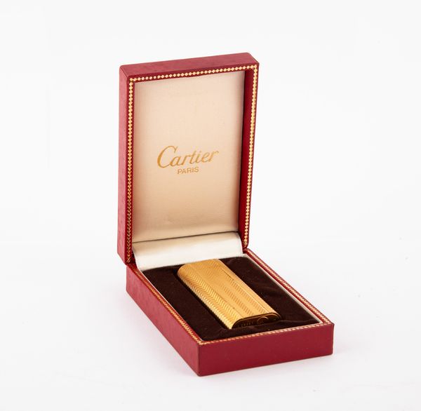 Cartier - Accendino placcato in oro giallo satinato a spina di pesce  - Asta Penne e Accessori da Scrivania - Associazione Nazionale - Case d'Asta italiane