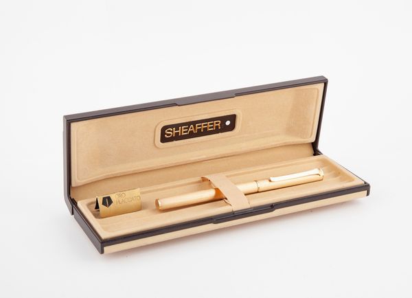 Sheaffer - Penna stilografica in metallo placcato oro  - Asta Penne e Accessori da Scrivania - Associazione Nazionale - Case d'Asta italiane