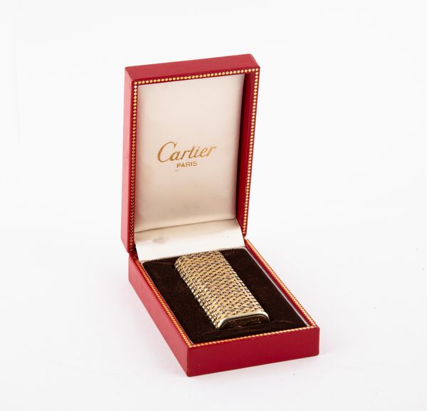 Cartier - Accendino rivestito a trama in oro a pi colori  - Asta Penne e Accessori da Scrivania - Associazione Nazionale - Case d'Asta italiane