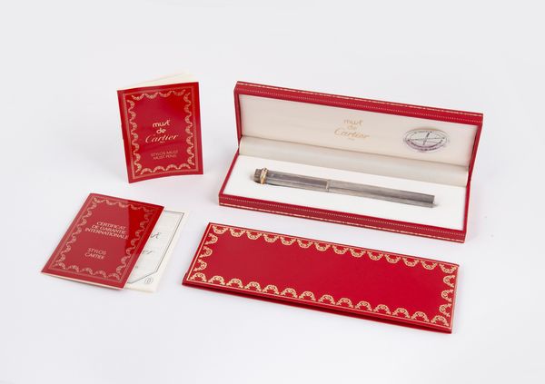 Cartier Must de Stylos - Penna a sfera in argento massiccio 925/000 con nodi placcati in oro a pi colori  - Asta Penne e Accessori da Scrivania - Associazione Nazionale - Case d'Asta italiane