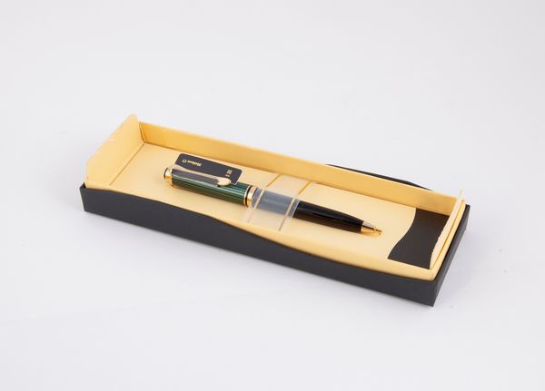 Pelikan Souveran D300 - Portamine in vernice verde e nera  - Asta Penne e Accessori da Scrivania - Associazione Nazionale - Case d'Asta italiane