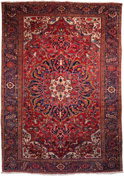 Tappeto persiano Heriz fondo rosso  - Asta Asta a Tempo - Tappeti Antichi e Rari - Associazione Nazionale - Case d'Asta italiane