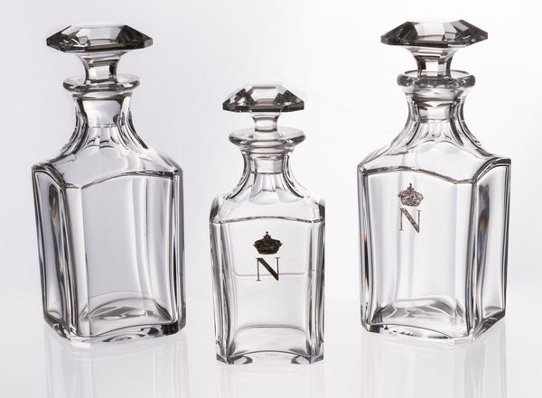 Tre bottiglie da whisky in cristallo incolore Baccarat  - Asta PARADE IV - L'Arte della Tavola - Associazione Nazionale - Case d'Asta italiane
