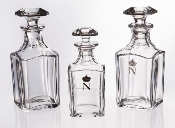 Tre bottiglie da whisky in cristallo incolore Baccarat  - Asta PARADE IV - L'Arte della Tavola - Associazione Nazionale - Case d'Asta italiane