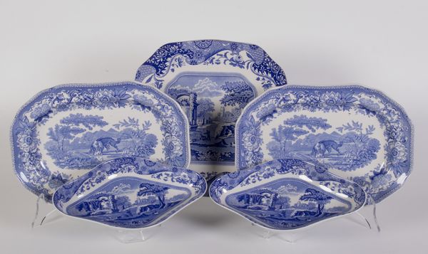 Spode cinque vassoi in porcellana bianca e blu  - Asta PARADE IV - L'Arte della Tavola - Associazione Nazionale - Case d'Asta italiane