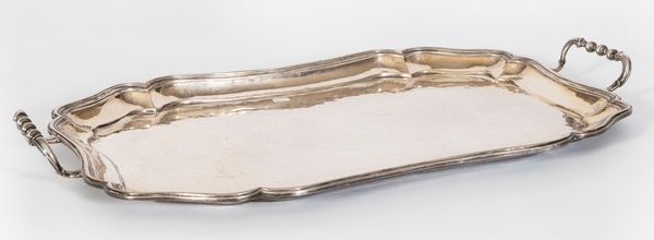 Vassoio rettangolare in argento  - Asta PARADE IV - L'Arte della Tavola - Associazione Nazionale - Case d'Asta italiane