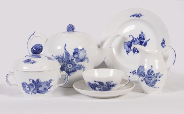 Servizio da t e dolce in porcellana Royal Copenhagen Blue Flowers  - Asta PARADE IV - L'Arte della Tavola - Associazione Nazionale - Case d'Asta italiane