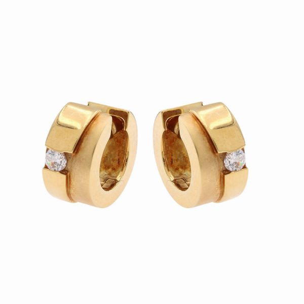 Orecchini cerchi in oro giallo 18kt liscio e satinato  - Asta Gioielli Orologi Fashion Vintage I Web Only - Associazione Nazionale - Case d'Asta italiane