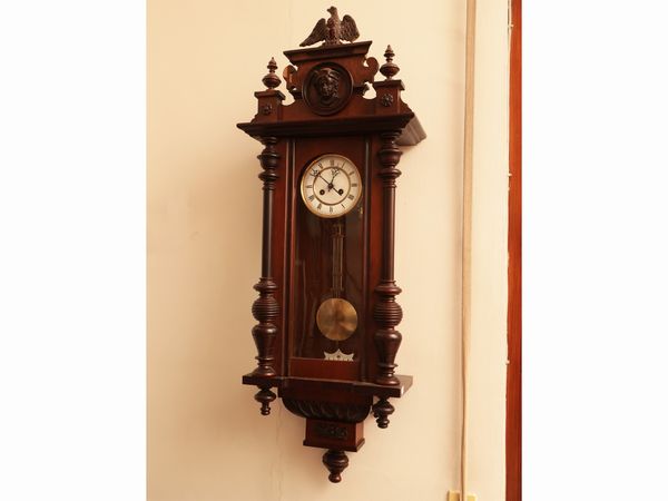 Orologio a muro in noce  - Asta L'arte di arredare - Associazione Nazionale - Case d'Asta italiane