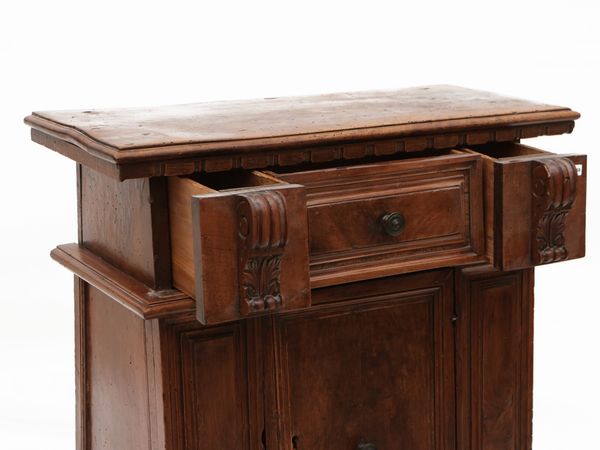 Inginocchiatoio in noce  - Asta L'arte di arredare - Associazione Nazionale - Case d'Asta italiane