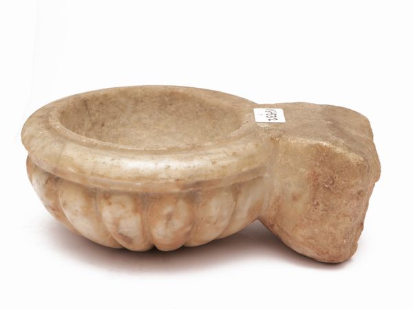 Piccola acquasantiera in marmo  - Asta L'arte di arredare - Associazione Nazionale - Case d'Asta italiane