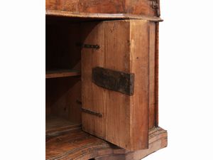 Scrittoio a ribalta impiallacciato in radica e piuma di noce  - Asta L'arte di arredare - Associazione Nazionale - Case d'Asta italiane