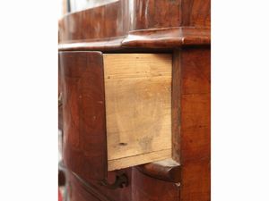 Trumeau impiallacciato in noce e radica di noce  - Asta L'arte di arredare - Associazione Nazionale - Case d'Asta italiane